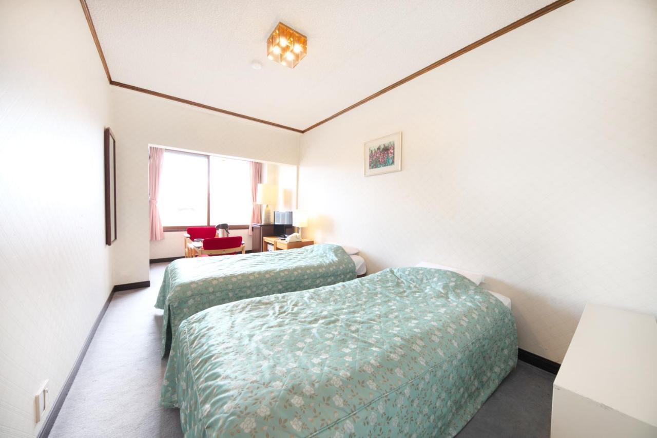 Shiga Swiss Inn Shiga Kōgen Exteriör bild